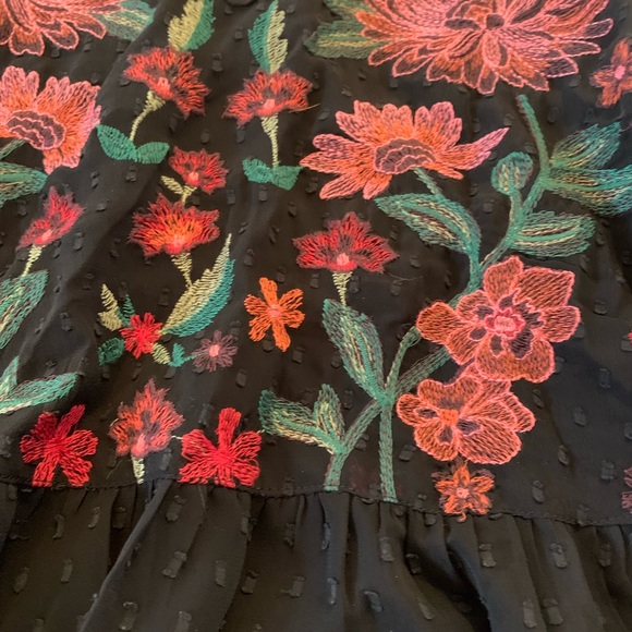 American Eagle Flowy black Floral Blouse - Picture 3 of 6